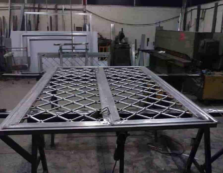 Tab and slot welding tables