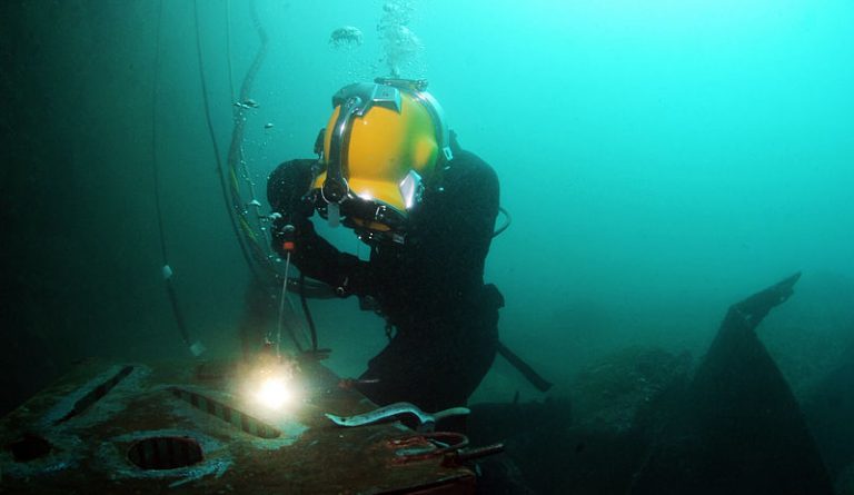 Why is Underwater Welding Dangerous? – 5 Reasons