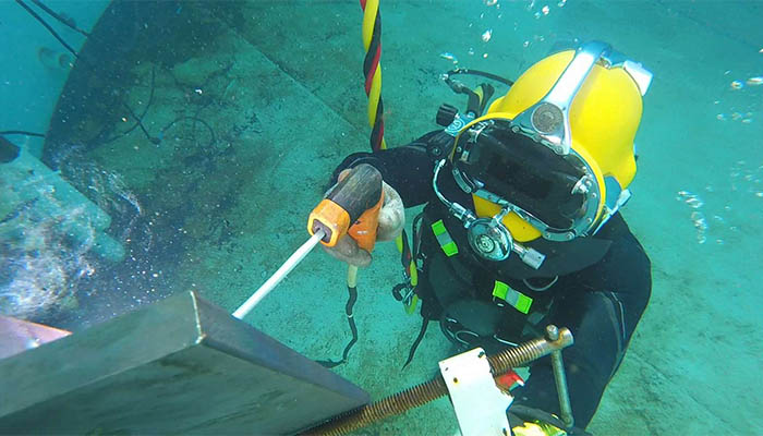 How does underwater welding work